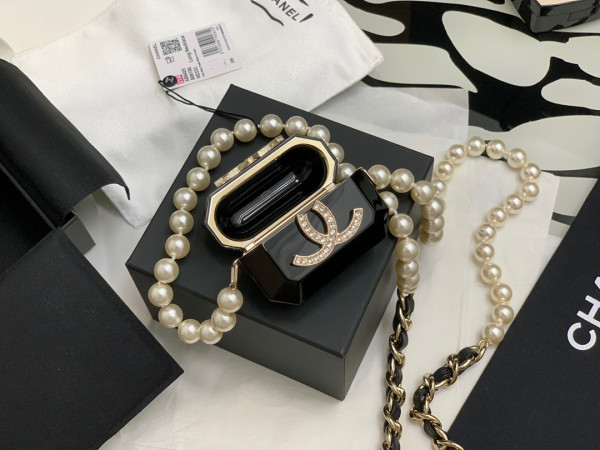 CL AIRPODS CASE PRO NECKLACE