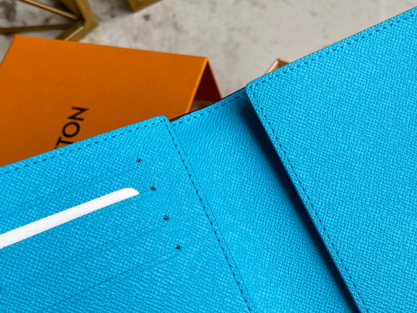 l0*is V*t0n passport cover