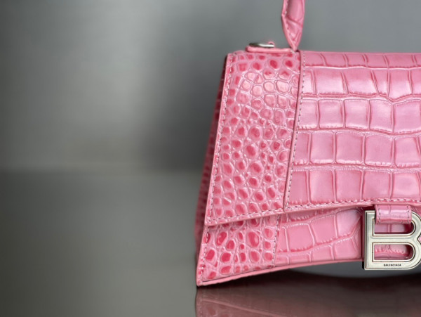 Ba*len*cia*ga hourglass