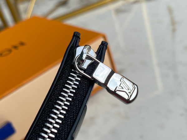 l0*is V*t0n coin card holder