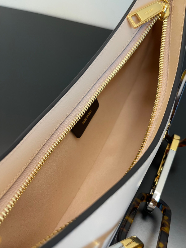 F**di o’lock swing