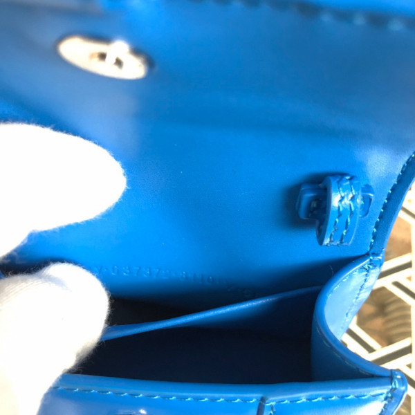 Ba*len*cia*ga hourglass