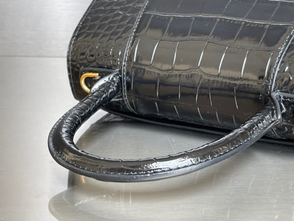 Ba*len*cia*ga hourglass