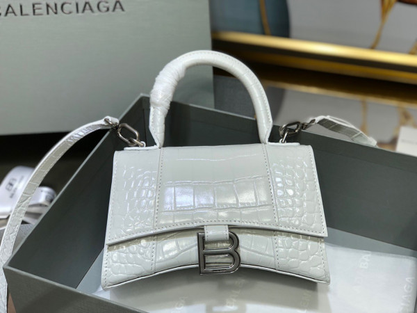 Ba*len*cia*ga hourglass