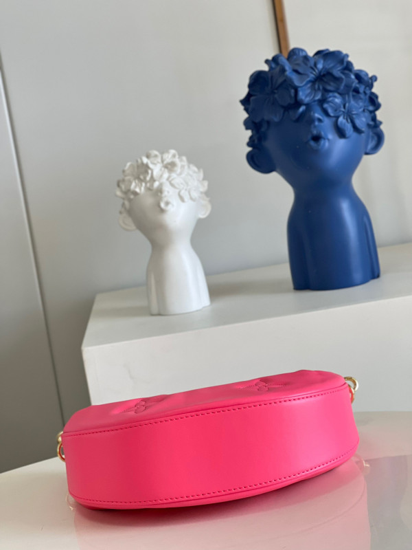 l0*is V*t0n over the moon