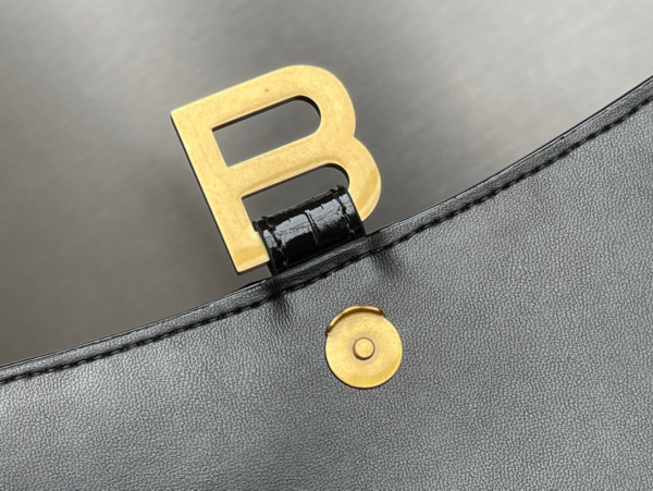 Ba*len*cia*ga hourglass