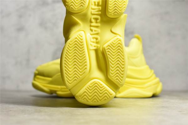 Ba*len*cia*ga triple s