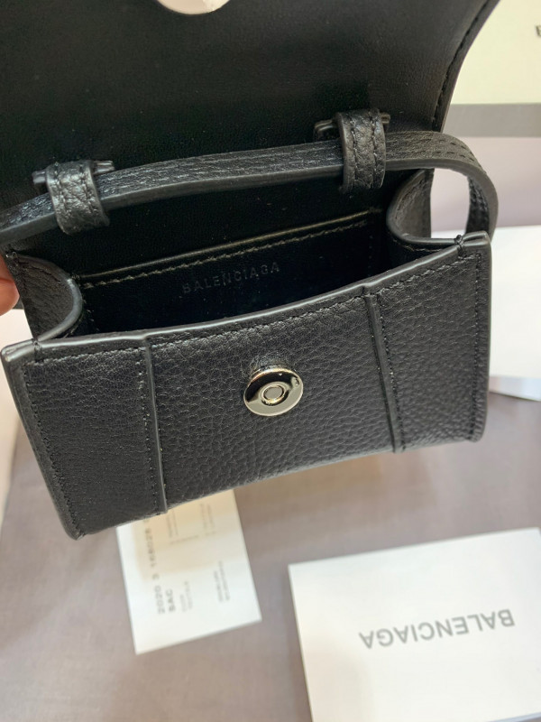 Ba*len*cia*ga hourglass