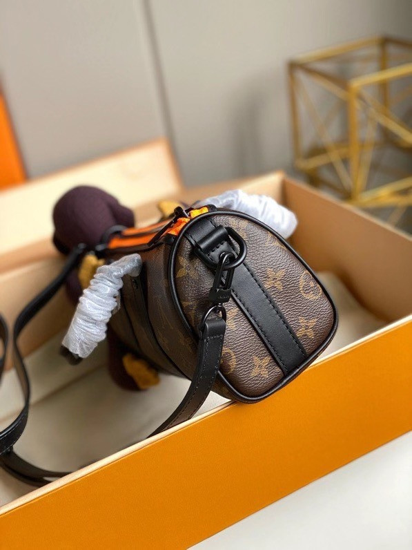 l0*is V*t0n keepall xs