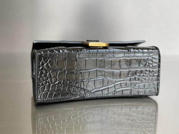 Ba*len*cia*ga hourglass