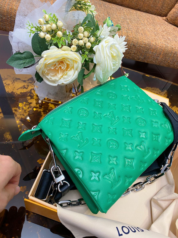 l0*is V*t0n coussin pm