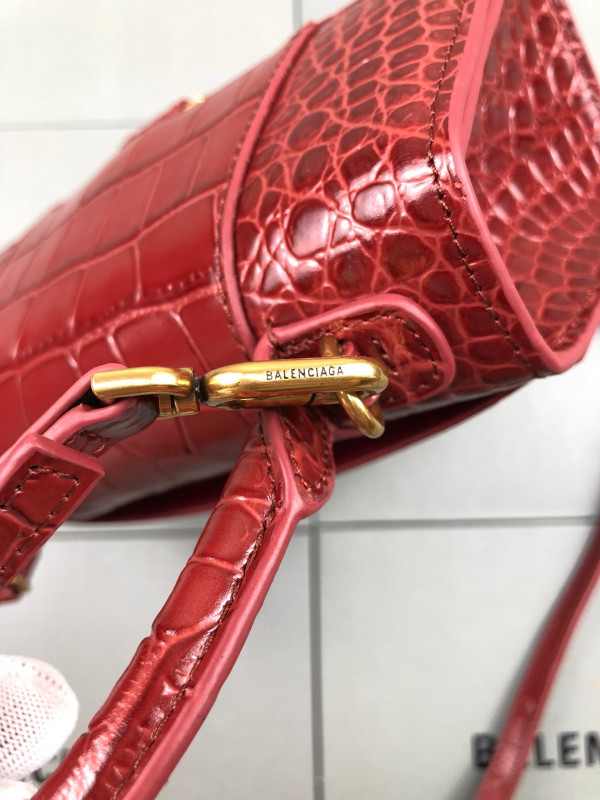 Ba*len*cia*ga hourglass