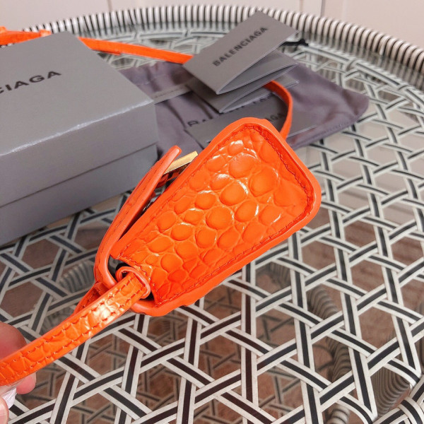 Ba*len*cia*ga hourglass