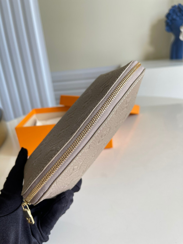 l0*is V*t0n cosmetic pouch pm-19*12*6cm