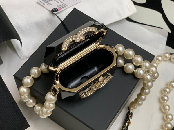 CL AIRPODS CASE PRO NECKLACE
