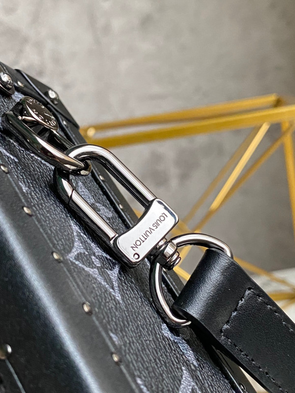 l0*is V*t0n clutch box