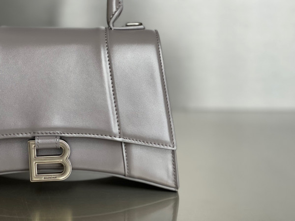 Ba*len*cia*ga hourglass