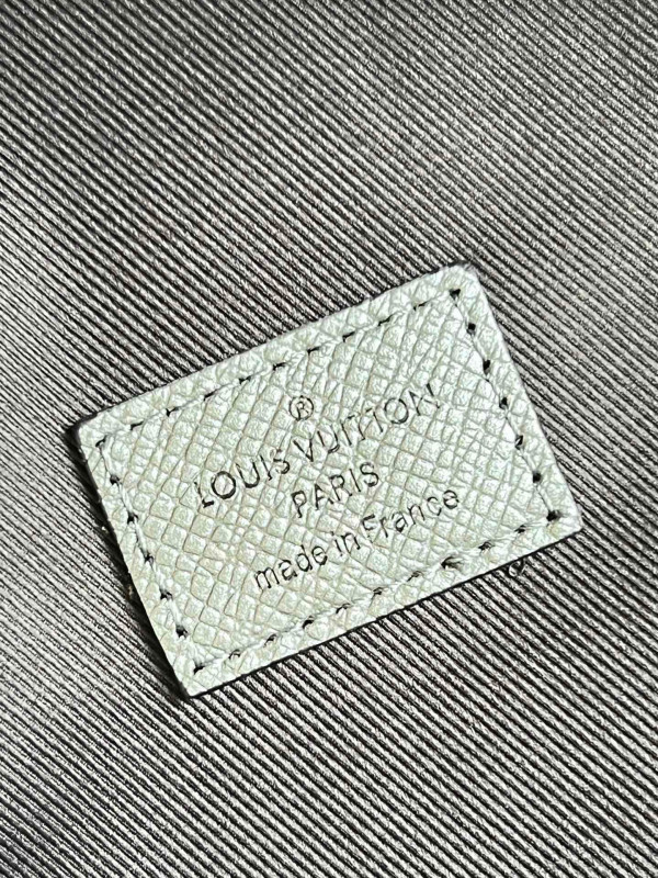 l0*is V*t0n discovery backpack pm