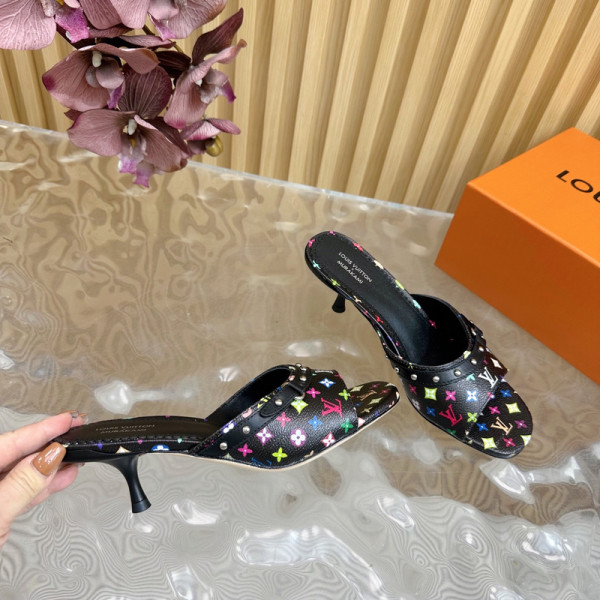 l0*is V*t0n slippers