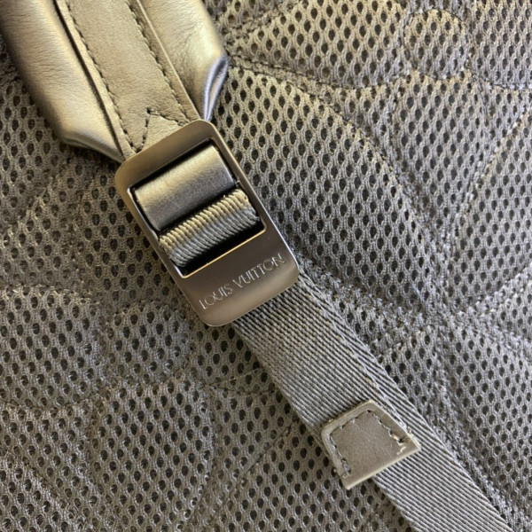 l0*is V*t0n backpack