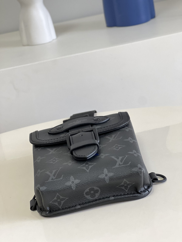 l0*is V*t0n saumur slingbag