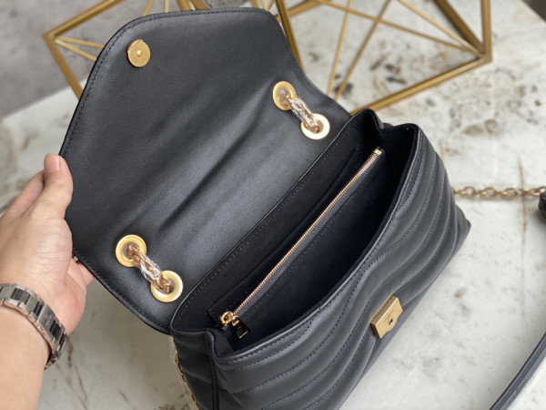 l0*is V*t0n new wave chain bag