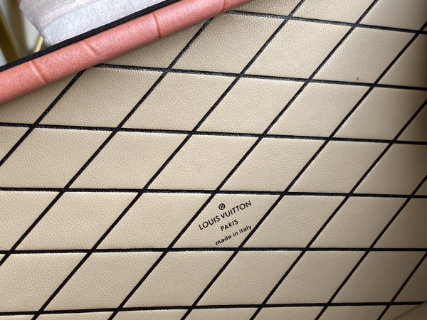 l0*is V*t0n petite malle