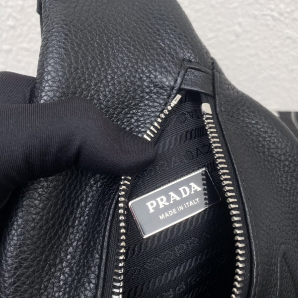 Pra*a cross leather bag