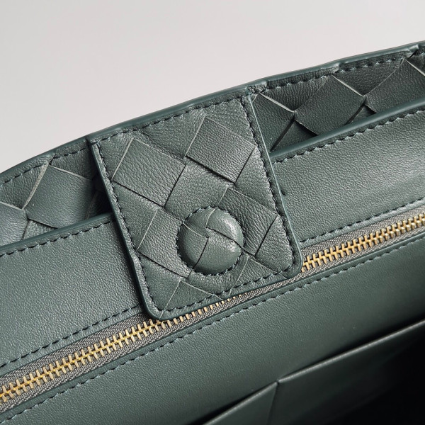 bo*te*ga Ve*ne*ta medium andiamo