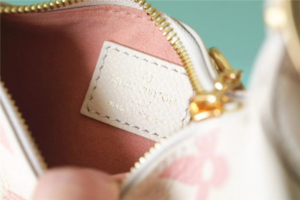 l0*is V*t0n mini moon