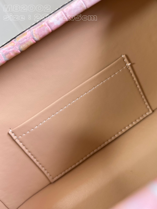 l0*is V*t0n petite malle