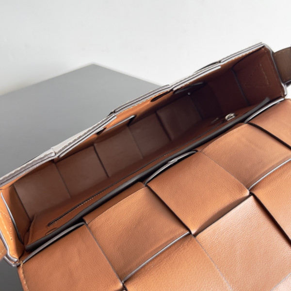 bo*te*ga Ve*ne*ta cassette-23*15*6cm