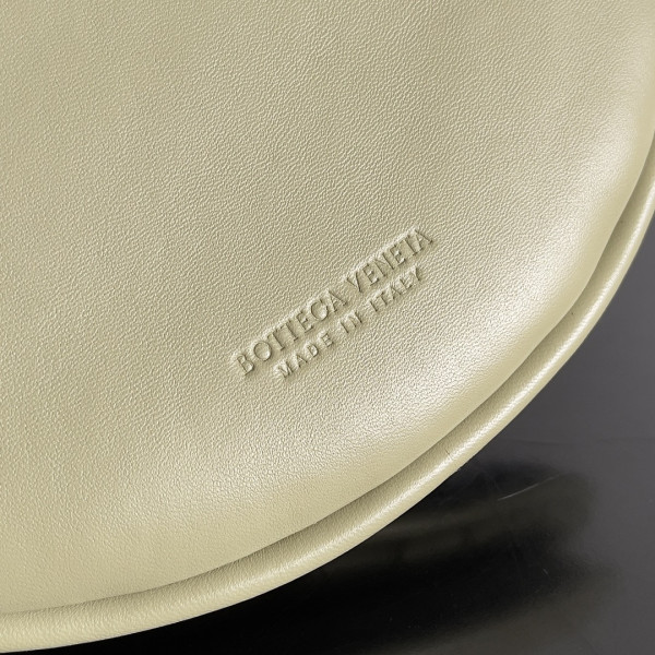 bo*te*ga Ve*ne*ta gemelli messenger