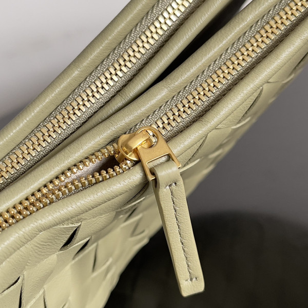 bo*te*ga Ve*ne*ta gemelli messenger