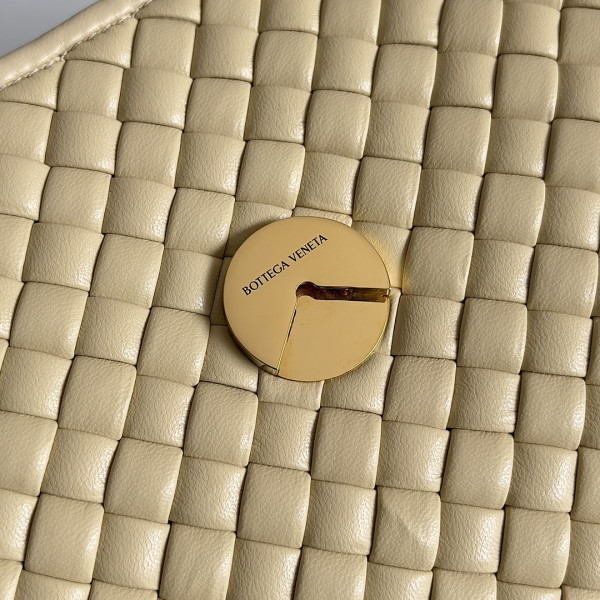 bo*te*ga Ve*ne*ta patti top handle bag