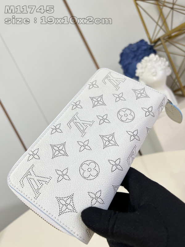 l0*is V*t0n zippy wallet-10*20*2 cm