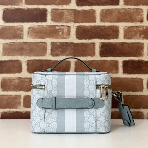 G*u*i porter medium travel bag