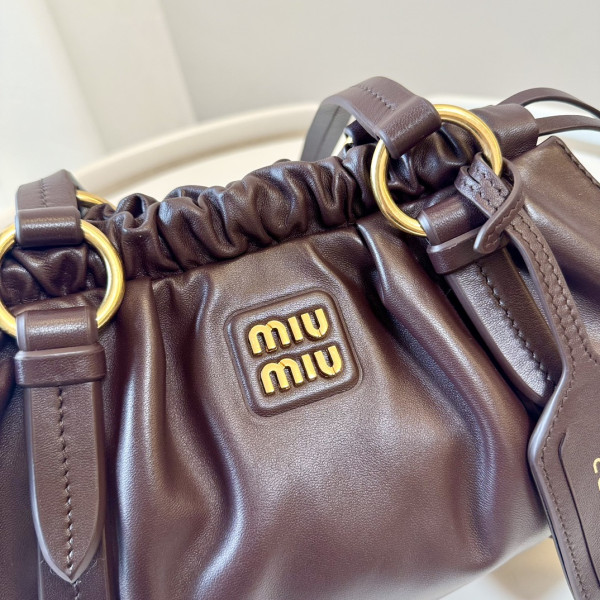 M*um*u joie nappa leather bag