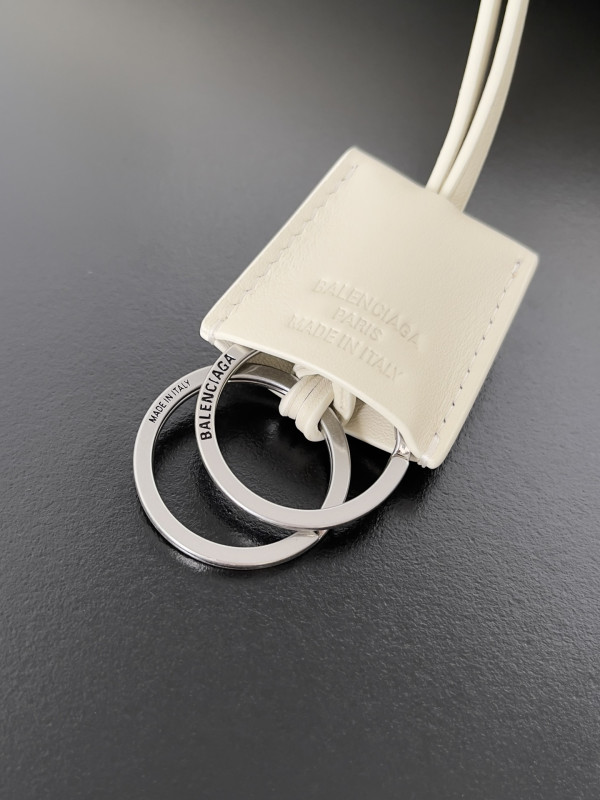 Ba*len*cia*ga bel air medium carry all bag