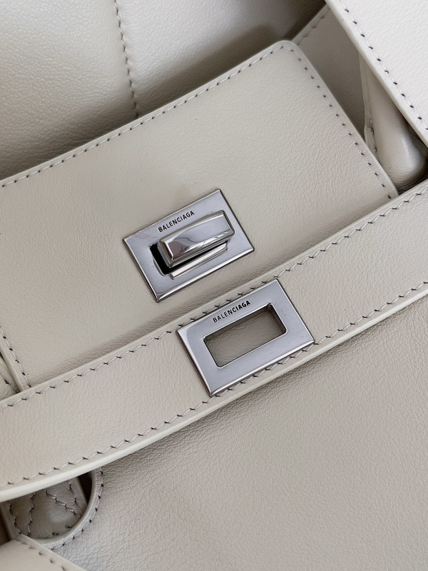 Ba*len*cia*ga bel air medium carry all bag