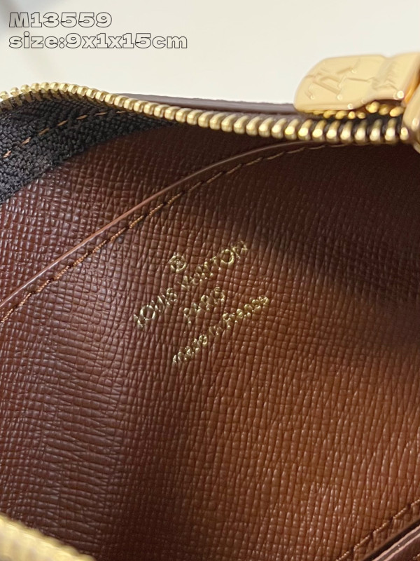 l0*is V*t0n key pochette-9*1*15cm