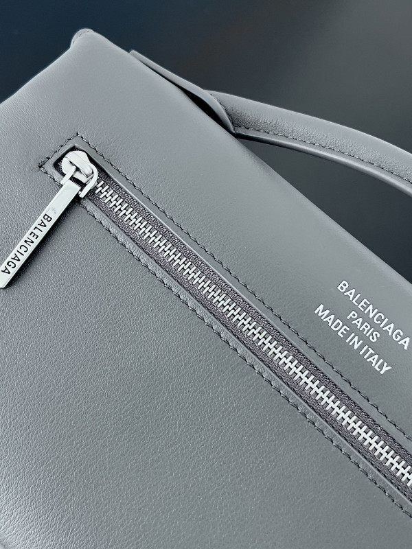 Ba*len*cia*ga bel air small clutch