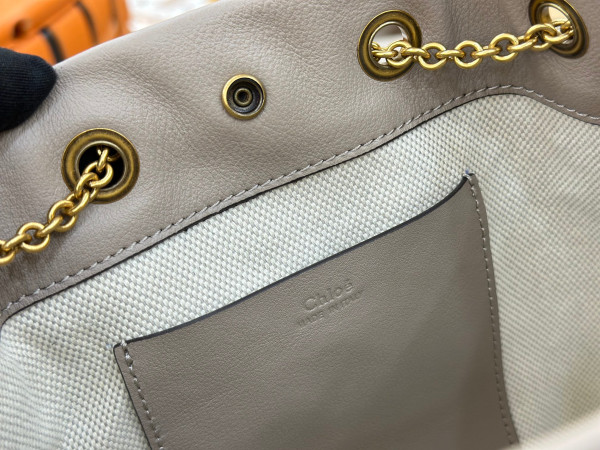 Chloe bracelet backpack in grained leather- 22*20*10.5cm