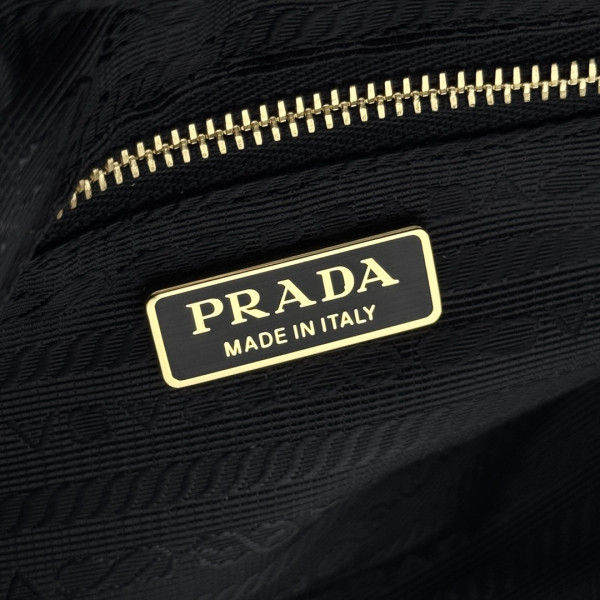 Pra*a leather pouch - 22*9*7.5cm